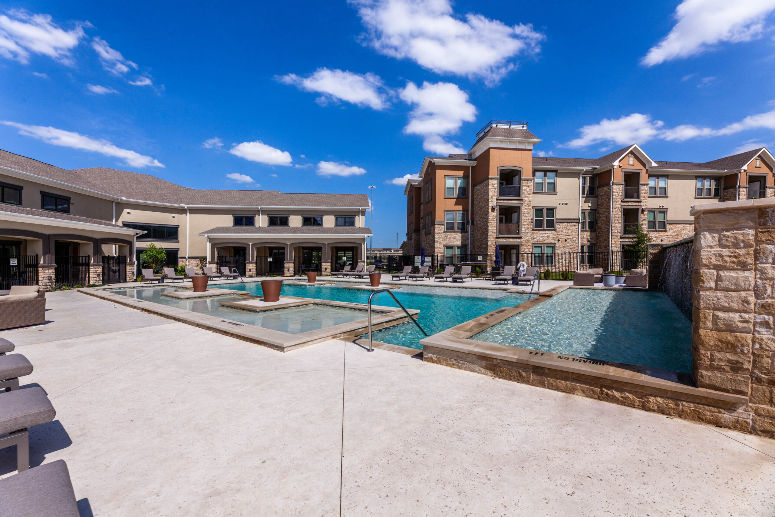 Luxia Grand Prairie